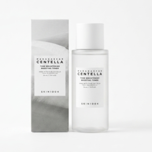 SKIN1004 Centella Tone Brightening Boosting Toner – MadeWhite™ + Niacinamide + Fruit AHAs | Brightening & Exfoliating Toner for Sensitive Skin | Cosmetic Najm salalah